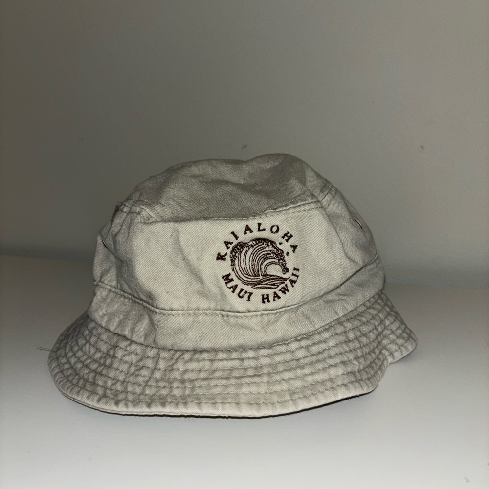 Cream and black vintage bucket hat from Hawaii